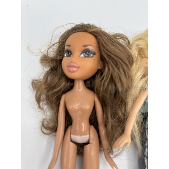 Lot of 2 Bratz Dolls – Cloe & Yasmin? Mixed Outfit Nude & Dressed MGA 2000s - Picture 2 of 6